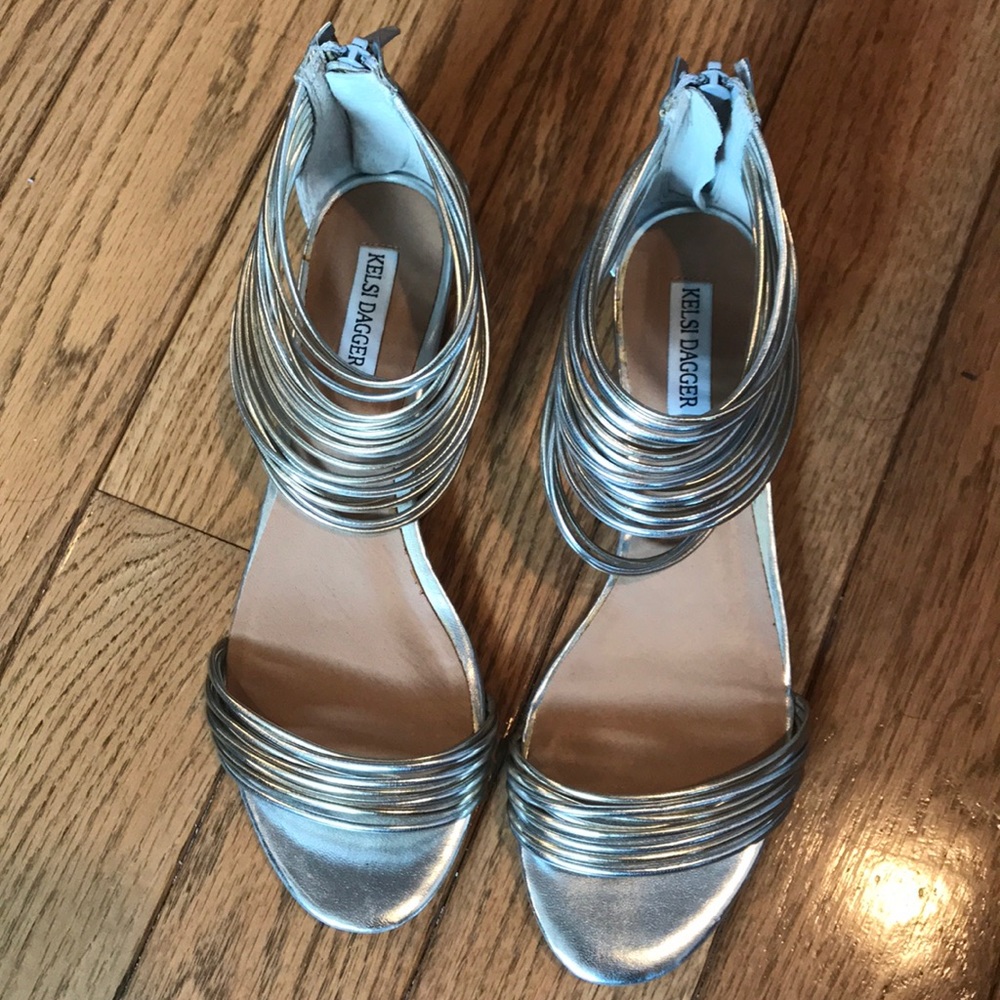 Kelsi Dagger Silver Sandals Lightly Worn Size 7.5
